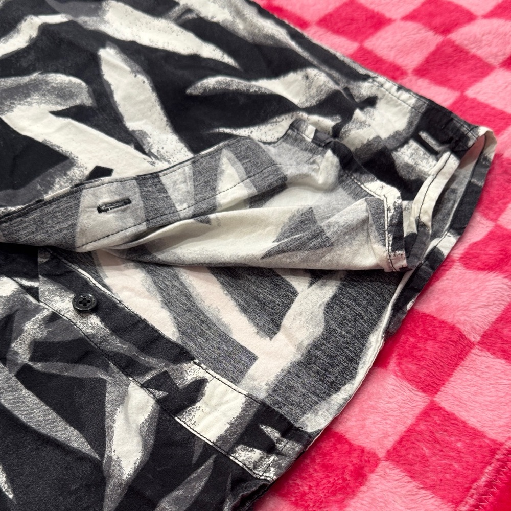 Volcom Black and White Leaf Print Men's Shirt - Picture 5 of 6